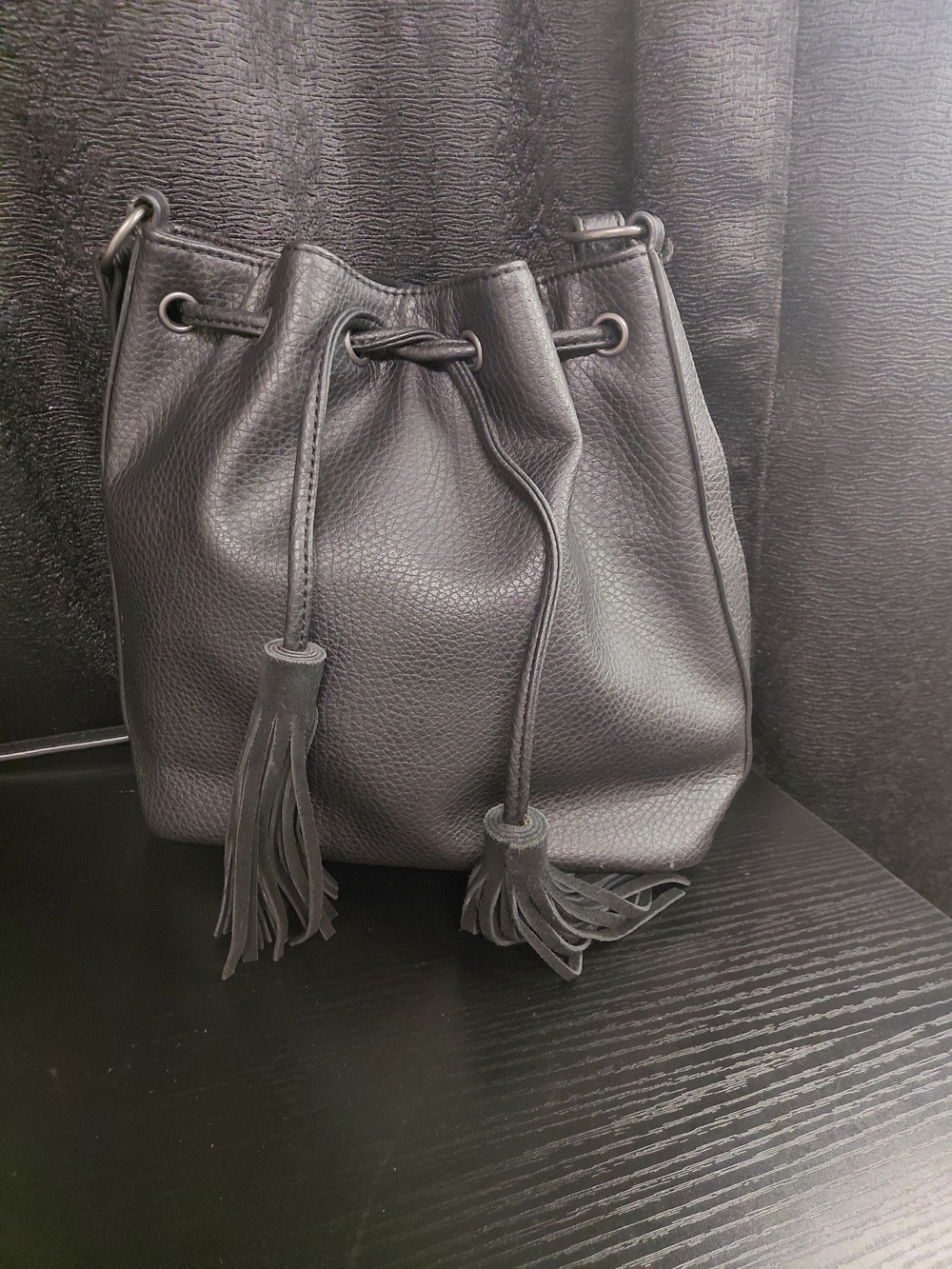 American Eagle Outfitters Black Pebbled Drawstring Bucket Bag with Tassels